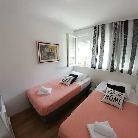 Apartament Jugo - New Apartment, Very Close To The Center And Beache, With Sea View Split